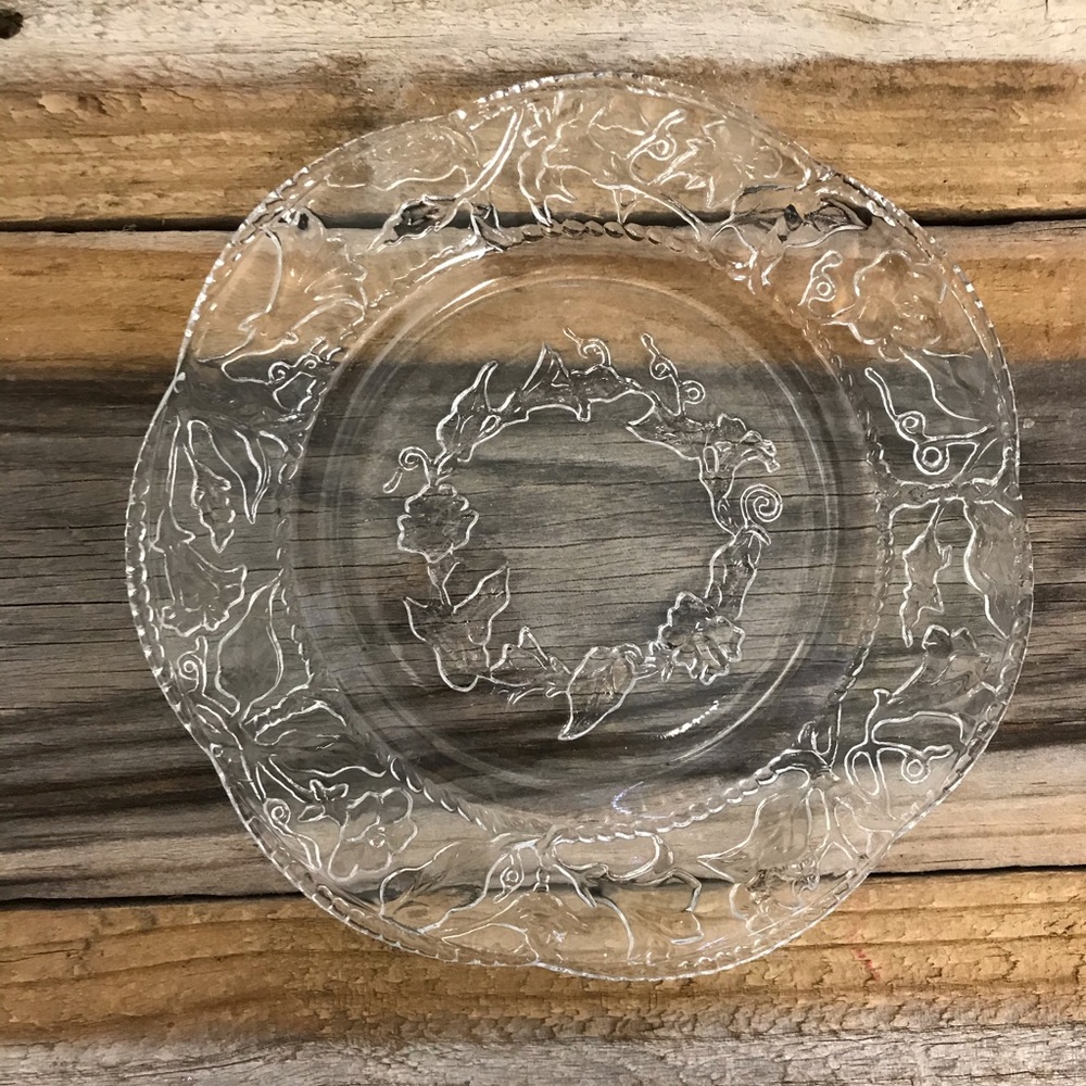Crystal cake plate